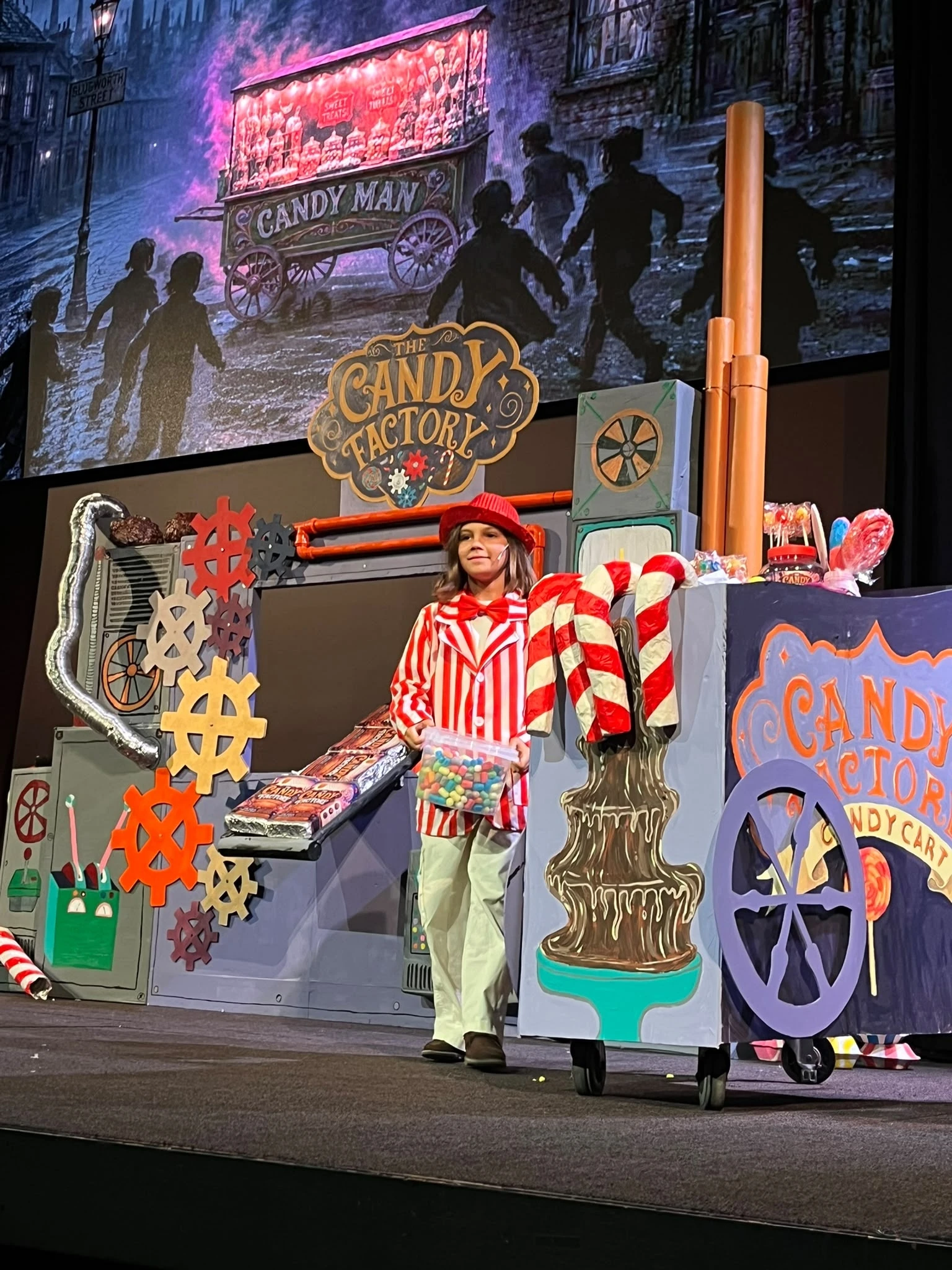 The Candy Factory: encenada pelos alunos do P5, A1 e A2, encanta a comunidade SAIS no Teatro Taguspark